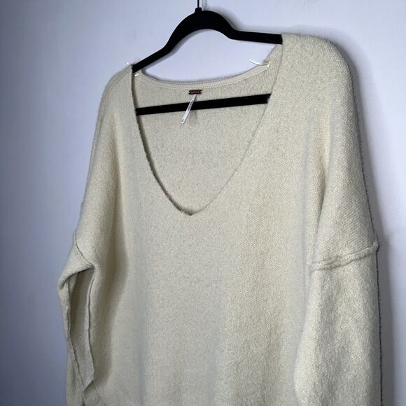 Free People Women’s Sweater Weather Deep V Neck Sweater Oversized Size Small - Picture 2 of 5